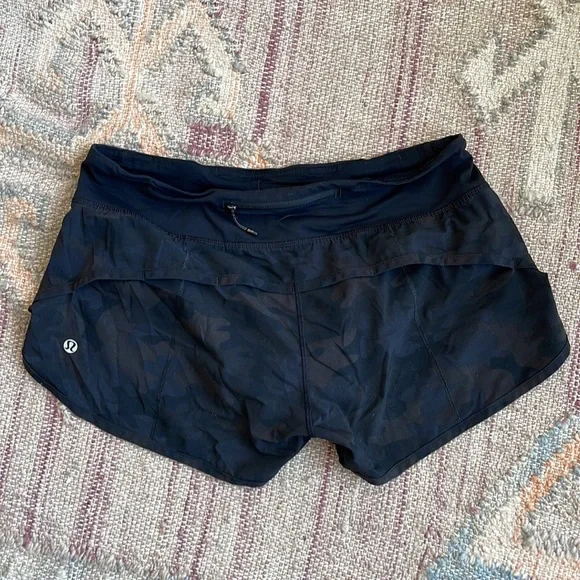 Lululemon camo shorts - Picture 2 of 4